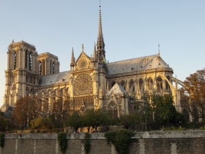 Burzliwe dzieje katedry Notre-Dame, głównej świątyni Paryża