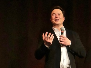 Rewolucja na platformie X? Elon Musk: przestańcie używać hasztagów