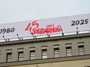 Na budynku Komisji Krajowej NSZZ S w Gdańsku zawisł baner na 45-lecie Solidarności