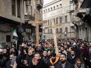 Po spaleniu bożonarodzeniowej choinki w Damaszku trwają uliczne protesty 