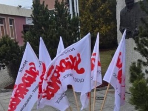 Flagi Solidarności wróciły przed budynek ZG Polkowice-Sieroszowice