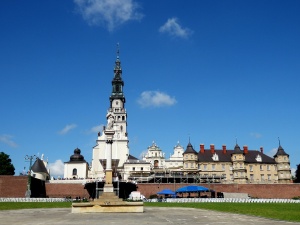 Spotkanie kibiców z Karolem Nawrockim na Jasnej Górze. Przeor klasztoru zabrał głos