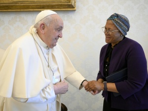 Papież kontuzjowany w wyniku upadku. Jakie inne kłopoty ze zdrowiem miał Franciszek w ostatnim czasie?