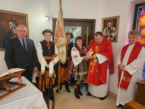 Relikwie bł. ks. Popiełuszki trafiły do parafii w Bobrownikach