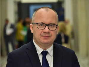 Dostaliśmy odpowiedź ministerstwa sprawiedliwości nt. badań skóry głowy i cebulek włosów w ministerstwie