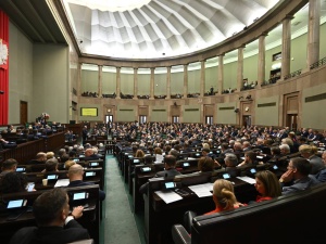 Nowy sondaż. Miażdżąca przewaga ew. koalicji PiS-Konfederacja