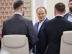 Tusk z niemieckim nożem w plecach