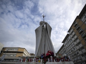 Papież w szpitalu. Nowe informacje