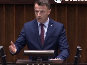 Przegrywam z chorobą alkoholową. Poseł Wilk szczerze po incydencie w Sejmie