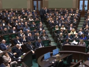 Trzecia Droga poza Sejmem. Sondaż poparcia partii politycznych