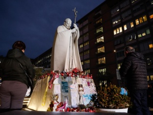 Papież w szpitalu. Wieczorny komunikat o stanie zdrowia Franciszka