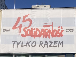 Na budynku Komisji Krajowej NSZZ Solidarność w Warszawie zawisł baner na 45-lecie Solidarności