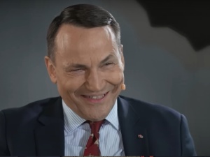 Gra na odcięcie Polski od USA. Sikorski podaje piłkę