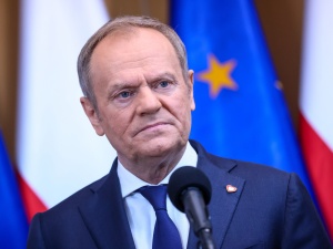 Tusk wyzwał George Simiona od prorosyjskich kandydatów. Jest odpowiedź