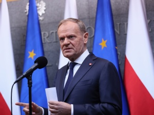 Niemiecka dziennikarka sugeruje, że Tusk będzie stawiał wiatraki zamiast budować elektrownie jądrowe