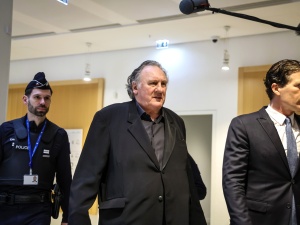 Francja: Gerard Depardieu stanął przed sądem ws. zarzutów o napaści seksualne