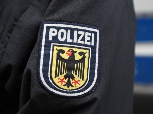 „Proszę się teraz nie dziwić jeśli niemiecki policjant Państwa zatrzyma i powie: »Ausweis bitte!«”