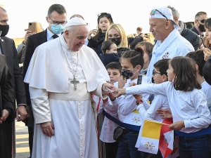 Papież rozpoczął pielgrzymkę na Cypr i do Grecji witany okrzykami: „We love you!”