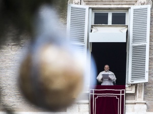 Niemieccy katolicy, krytyczni wobec Drogi Synodalnej Kościoła w Niemczech, wręczyli Papieżowi Manifest reformy