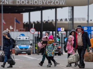 To haniebne i żenujące. Ambasador RP w Watykanie interweniuje po oczerniającym Polaków artykule nt. pomocy Ukrainie