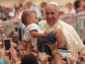 „Wasza Świątobliwość, przyjedź do Kijowa, Twoja obecność tutaj może uratować życie. Mer Kijowa zaprasza Franciszka