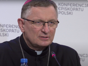 Bp Zadarko o uchodźcach dla CNA: Nie rozumiem, dlaczego nie ma wsparcia UE i innych krajów