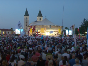 Miejscowy biskup po raz pierwszy obecny na Festiwalu Młodych w Medugorje