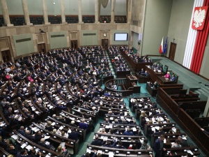 Prawo i Sprawiedliwość zdecydowanym liderem. Zyskuje Hołownia