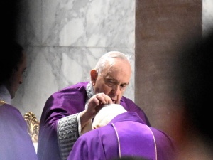 Papież: Wielki Post to czas powrotu do prawdy o Bogu, innych i o nas samych