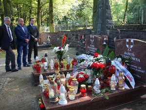 Pierwsza rocznica pogrzebu Inki i Zagończyka - "Solidarność" o was nie zapomni!