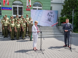 Nowe paszporty bez Ostrej Bramy i Cmentarza Orląt Lwowskich. MSWiA ustąpiło Ukrainie i Litwie