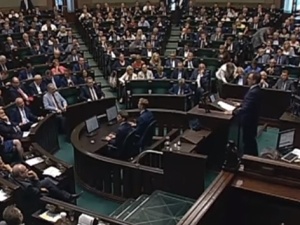 [najnowszy sondaż] CBOS: PiS deklasuje oponentów. Rekordowe poparcie dla partii rządzącej