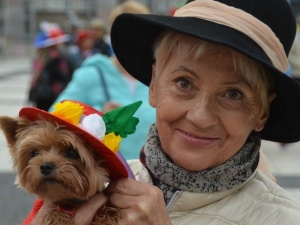 [fotorelacja] Marsz Kapeluszy rozpoczął Dni Seniora 