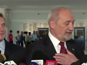 [video] Szarmancki Antoni Macierewicz. Nagranie podbija sieć