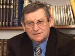 Prof. Norman Davies: "Wyciągnięcie znowu sprawy reparacyjnej jest beznadziejne"