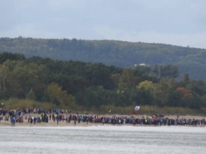 BBC:"Dziesiątki tys. brały udział w kontrowersyjnym dniu modlitwy w Polsce". Dziesiątki? Kontrowersyjnym?