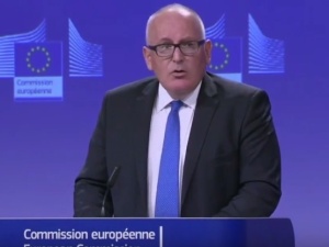 Timmermans: UE pomoże muzułmanom w spokojnym praktykowaniu swojej religii