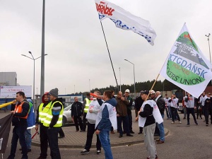 Związkowcy pikietowali przed DCT: "Panowie chyba zapomnieli, że mają w zakładzie związek zawodowy"