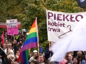 Feministyczny projekt drastycznie narusza Konstytucję RP