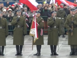 [video] Salut Narodowy, Apel Pamięci i pierwszy meldunek dowódcy WOT podczas obchodów Dnia Niepodległości