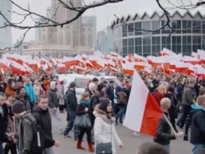 "Wall Street Journal" zarzuca MN rasizm. Były rzecznik Hillary Clinton nazywa uczestników "nazistami"