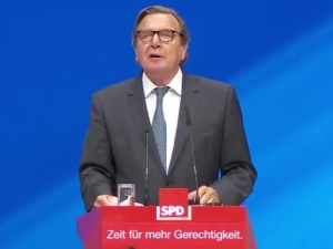 Gerhard Schroeder: Absurdalne jest podejrzenie, że Rosjanie mają chrapkę na Polskę