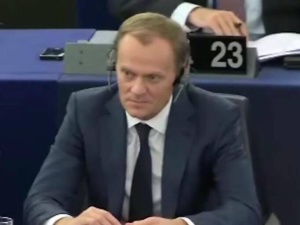 Donald Tusk ogłasza alarm dla Polski w mediach społecznościowych. Odpowiadają premier i dziennikarze