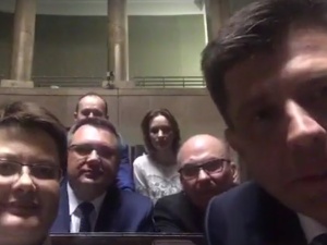 Koniec epoki Ryszarda "Gafy" Petru. Komentarze Internautów: "Znowu Soros źle zainwestował..."