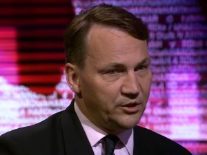 Sikorski: Skandalem jest to, że Macierewicz został ministrem, zamiast siedzieć