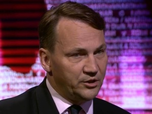 Radosław Sikorski o Beacie Szydło: "Wredny babsztyl śmie grozić 'aferami'"