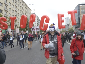 Na skutek przyjęcia CETA Unia Europejska utraci 200 tys. miejsc pracy, a średnie płace spadną