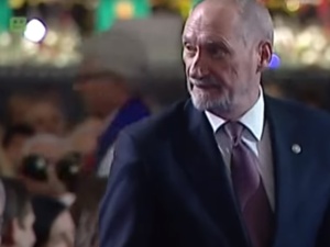 Dziennikarze i internauci spekulują na temat rekonstrukcji rządu: "Macierewicz zostaje"