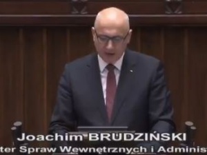 [video] Joachim Brudziński: W Niemczech neonaziści maszerują ulicami, w Polsce muszą się chować