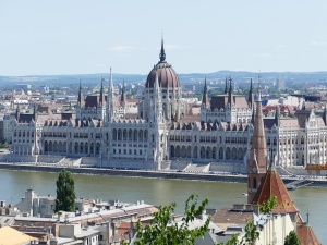 Węgierski parlament przyjął rezolucję o "poparciu Polski wobec presji Brukseli"